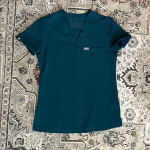 Catarina One-Pocket Scrub Top